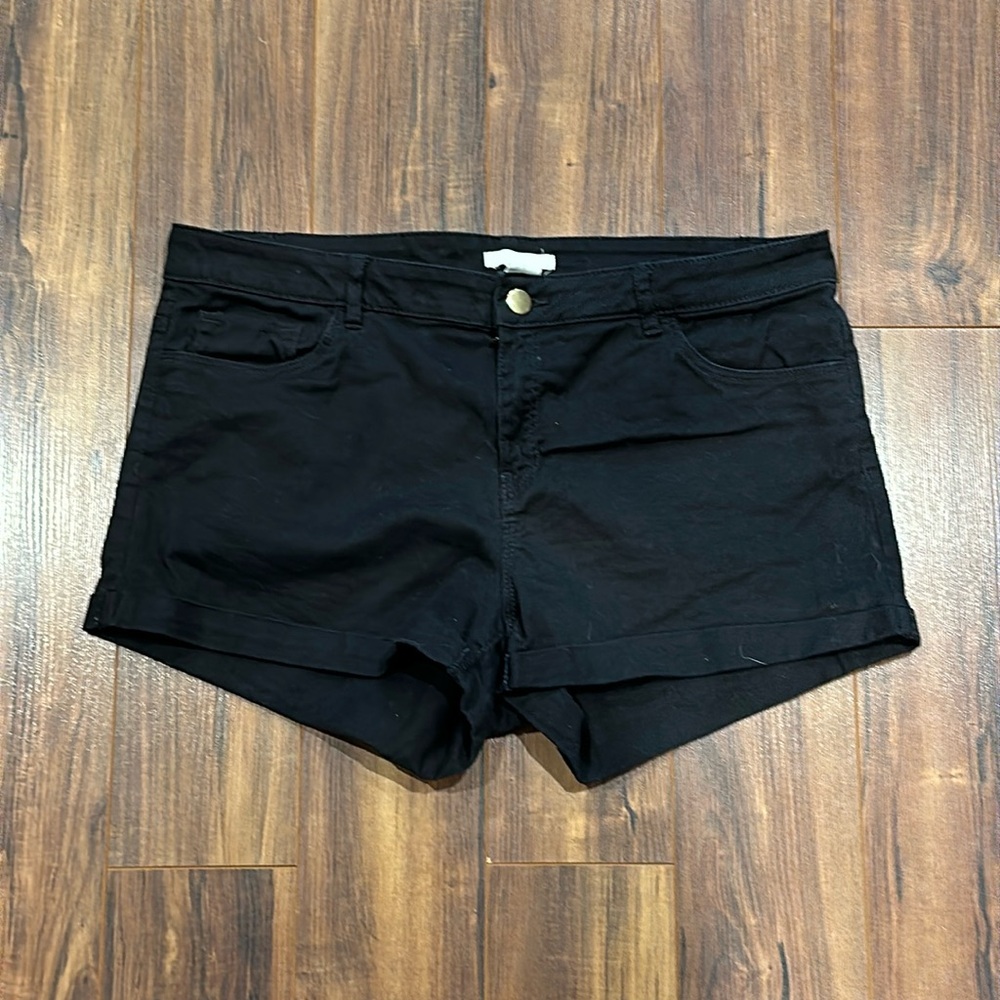 H&M black shorts